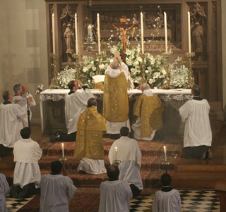 Elevation, Easter pontifical mass